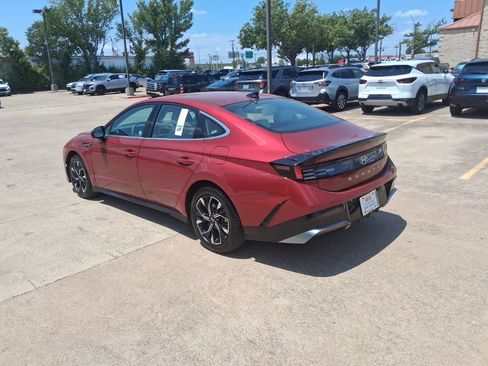 Used 2025 Hyundai Sonata SEL FWD image 8