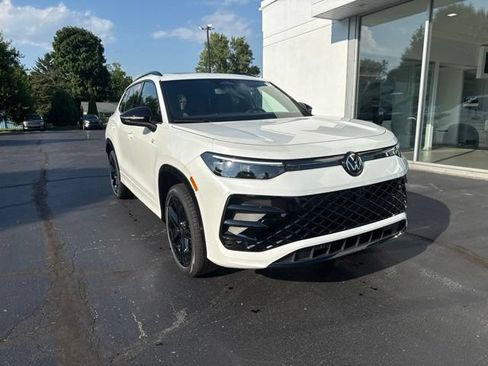 New 2026 Volkswagen Tiguan SE R-Line AWD/4WD image 1