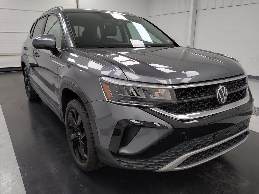 Used 2023 Volkswagen Taos SE w/ Black Wheel Package FWD image 13