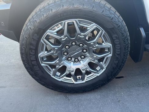 Used 2025 GMC Hummer EV 3X w/ LPO, Sport Package image 20