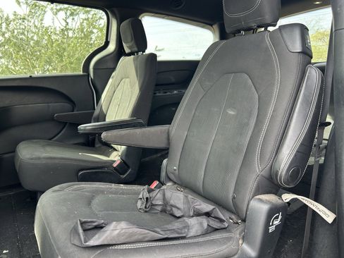 Used 2018 Chrysler Pacifica Touring Plus w/ S Appearance Package image 13