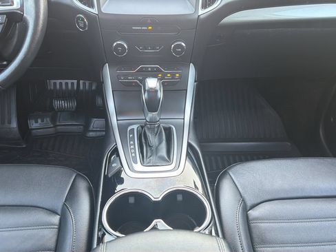 Used 2018 Ford Edge SEL w/ Equipment Group 201A AWD/4WD image 16