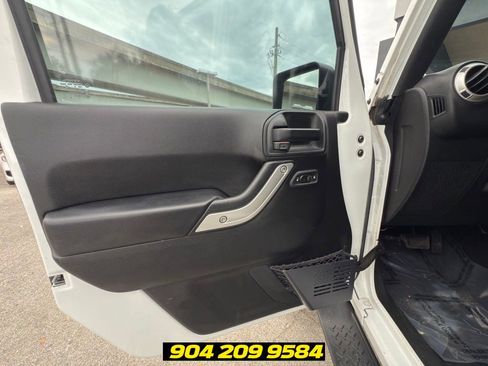 Used 2017 Jeep Wrangler Unlimited Sahara w/ Max Tow Package AWD/4WD image 28