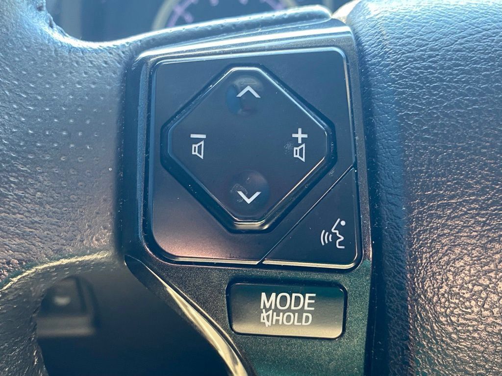 Used 2022 Toyota 4Runner TRD Off-Road Premium AWD/4WD image 26