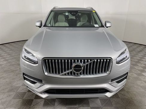 Used 2025 Volvo XC90 T8 Plus w/ Protection Package Premier AWD/4WD image 4
