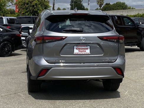 Certified 2026 Toyota Highlander Platinum AWD/4WD image 42