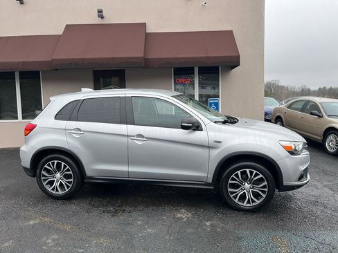Used 2018 Mitsubishi Outlander Sport ES image 4