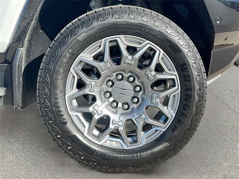 New 2026 GMC Hummer EV 4x4 Crew Cab image 19