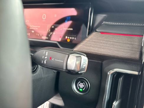 Used 2024 GMC Acadia Denali image 27