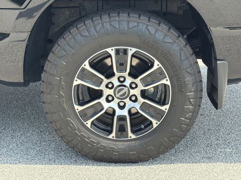 Used 2023 Nissan Titan SV w/ SV Convenience Package RWD image 19