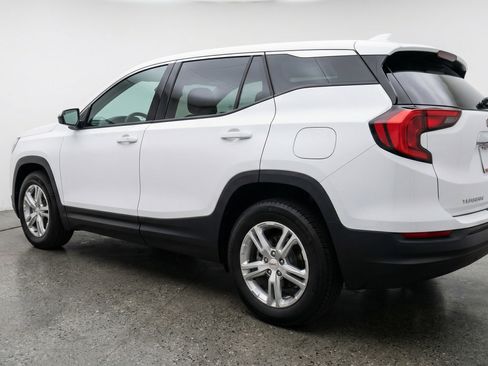 Used 2024 GMC Terrain SLE FWD image 6