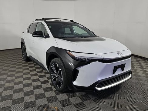 Used 2024 Toyota bZ4X Limited image 3