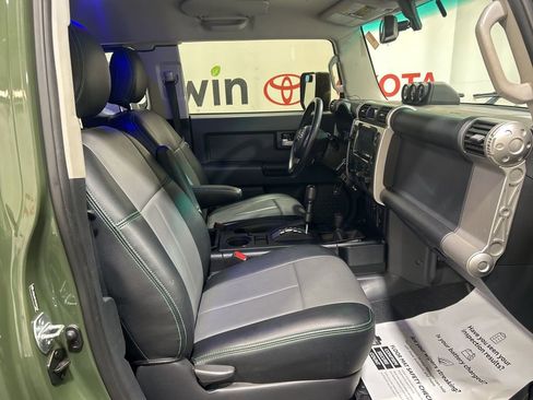 Used 2014 Toyota FJ Cruiser 4WD image 12