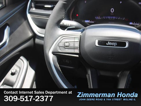 Used 2023 Jeep Grand Cherokee Altitude AWD/4WD image 12