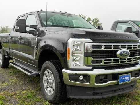 Used 2023 Ford F250 XLT AWD/4WD image 4