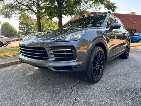Used 2019 Porsche Cayenne AWD/4WD image 2