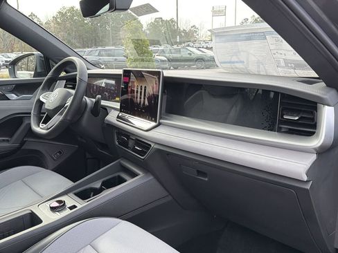 New 2026 Volkswagen Tiguan SE R-Line FWD image 21