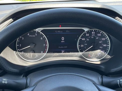 Used 2025 Nissan Sentra SV FWD image 14