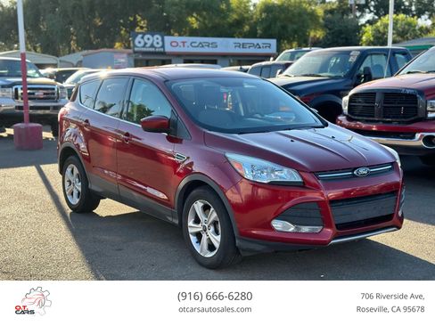 Used 2015 Ford Escape SE FWD image 1