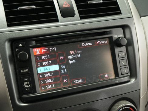 Used 2013 Toyota Corolla LE FWD image 43