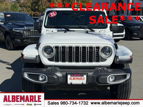 Used 2025 Jeep Wrangler Unlimited Sahara w/ Safety Group image 10