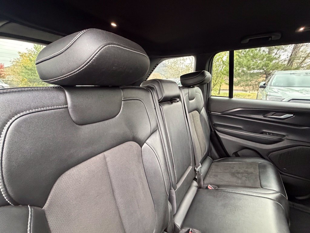 Used 2024 Jeep Grand Cherokee Altitude AWD/4WD image 15