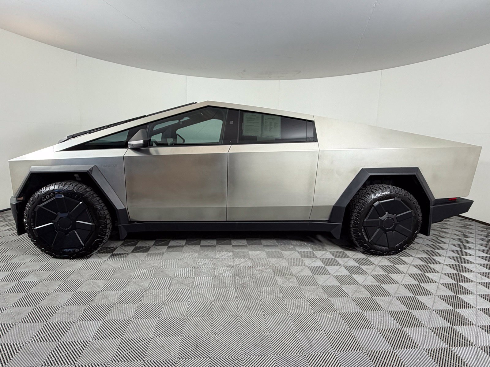 Used 2024 Tesla Cybertruck AWD Crew Cab image 5