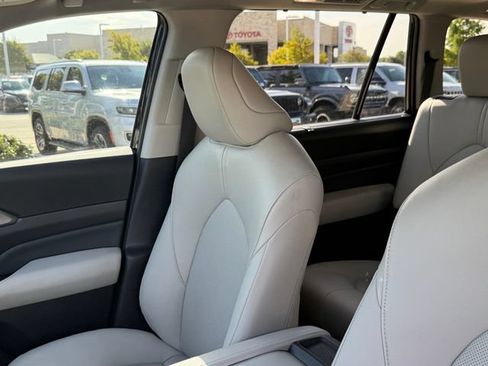 Used 2025 Toyota Grand Highlander AWD Hybrid image 15