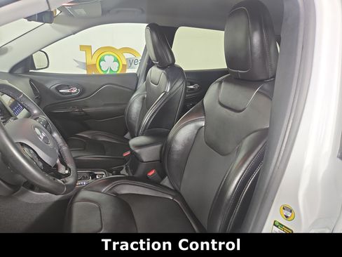 Used 2020 Jeep Cherokee Latitude Plus AWD/4WD image 10