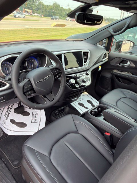 New 2026 Chrysler Pacifica Select FWD image 9
