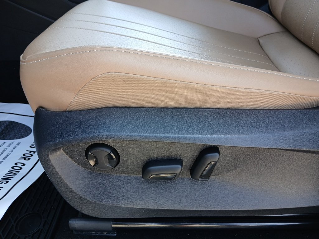 Used 2024 Volkswagen Tiguan SE R-Line w/ MDO Package, Three-Row FWD image 11
