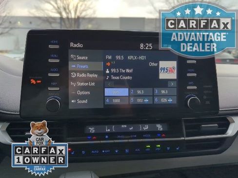 Used 2024 Toyota Sienna Limited image 6