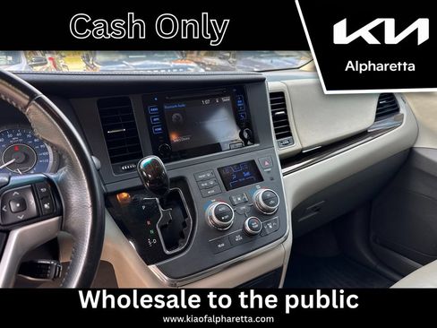 Used 2017 Toyota Sienna XLE w/ XLE Navigation Package FWD image 25