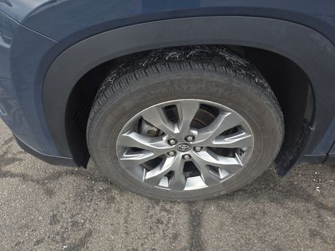 Used 2024 Toyota Grand Highlander Limited image 12