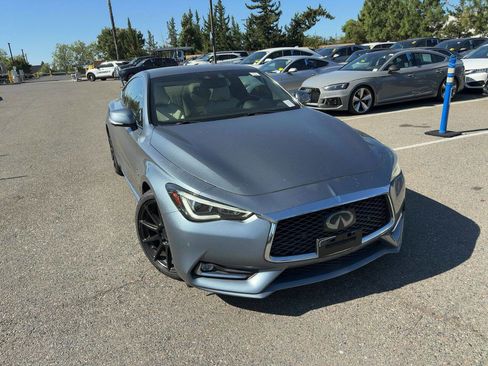 Used 2017 INFINITI Q60 Red Sport 400 AWD/4WD image 4