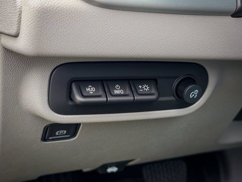 Used 2023 GMC Terrain SLT w/ Infotainment Package II AWD/4WD image 17