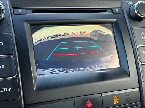 Used 2015 Toyota Camry SE w/ Moonroof Package image 19