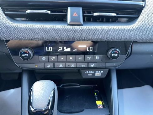 Used 2026 Subaru Outback Limited AWD/4WD image 19
