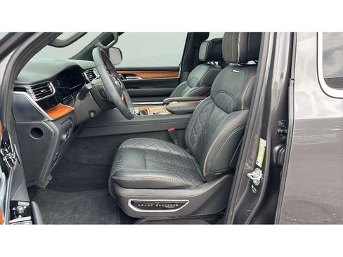 Used 2025 Jeep Grand Wagoneer L Series III w/ Rear Seat Video Group 1 AWD/4WD image 12