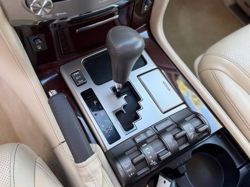 Used 2013 Lexus LX 570 4WD w/ Luxury Pkg image 86