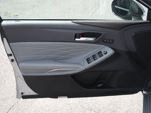 Used 2019 Toyota Avalon Limited w/ Advanced Safety Package FWD image 11
