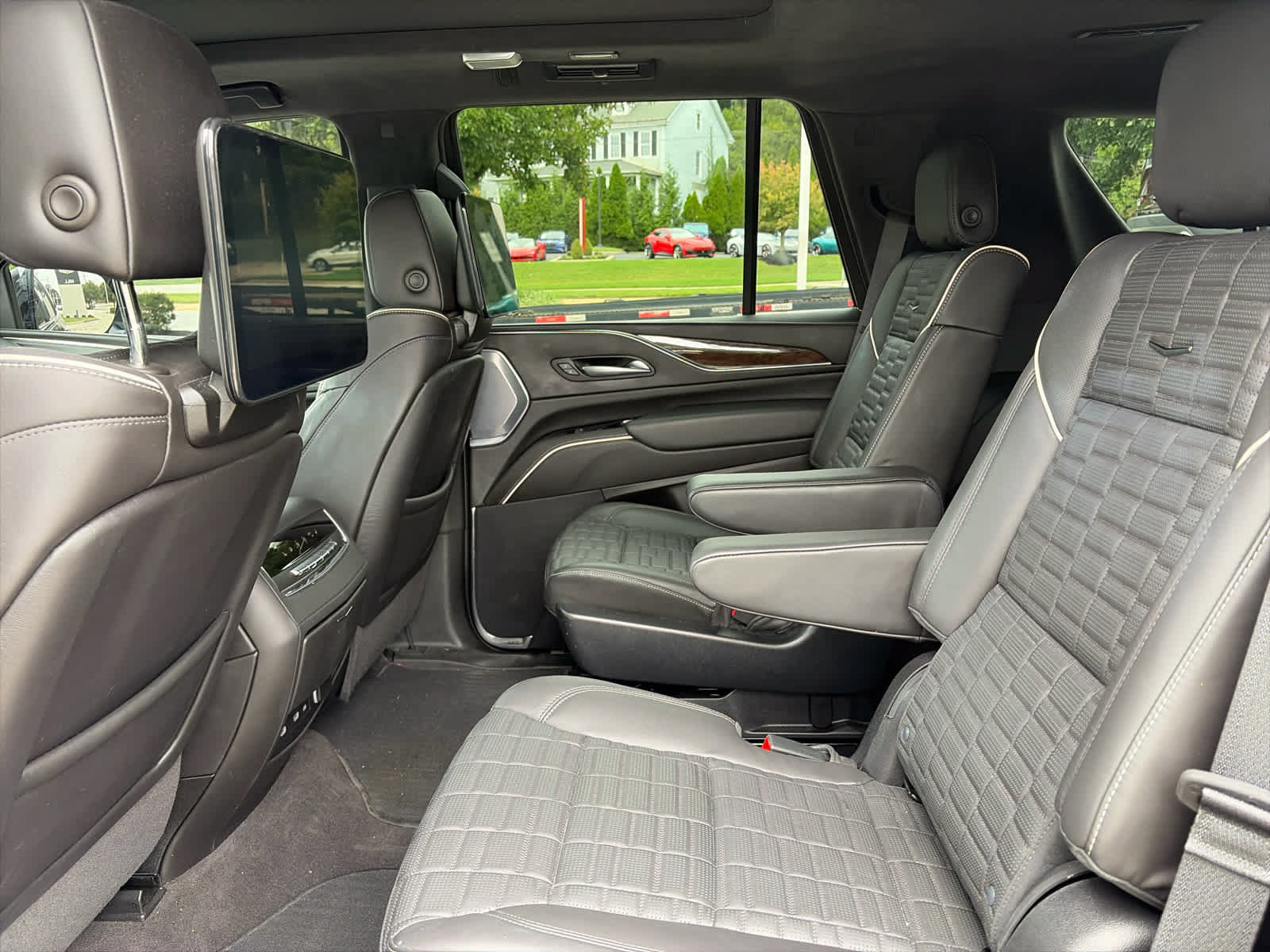 Certified 2024 Cadillac Escalade Sport Platinum w/ LPO, ONYX Package AWD/4WD image 10