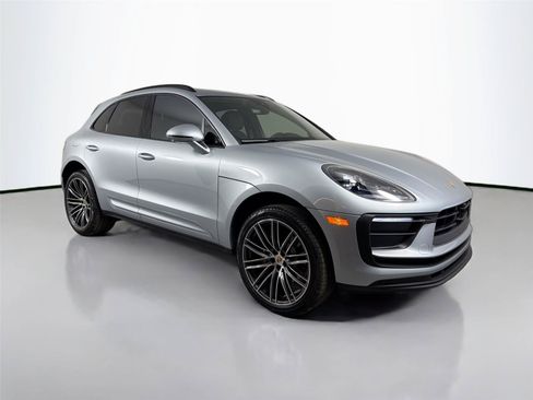 Certified 2026 Porsche Macan AWD/4WD image 9