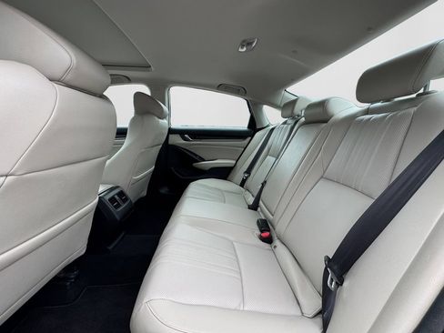 Used 2019 Honda Accord Touring image 9