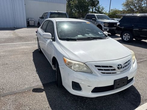 Used 2013 Toyota Corolla LE image 3