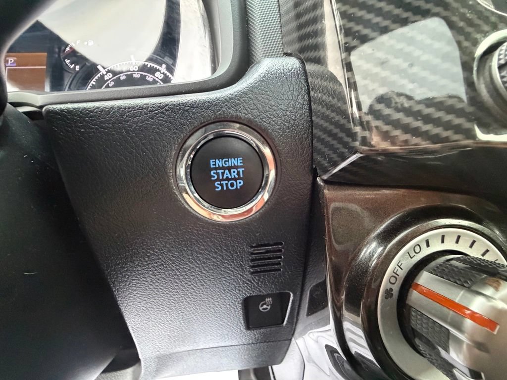 Used 2023 Toyota 4Runner 40th Anniversary SE AWD/4WD image 34