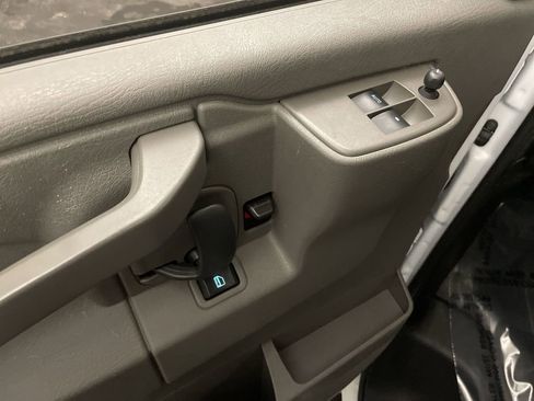 Used 2024 Chevrolet Express 2500 image 15