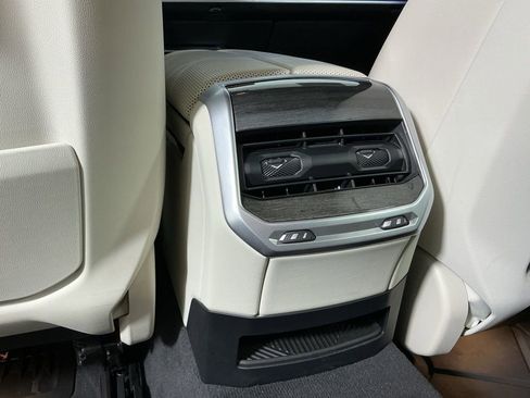 Certified 2024 BMW i7 xDrive60 image 27