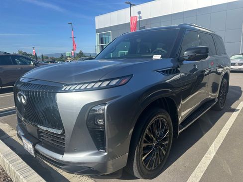 Used 2025 INFINITI QX80 Autograph w/ Autograph Exterior Package AWD/4WD image 2