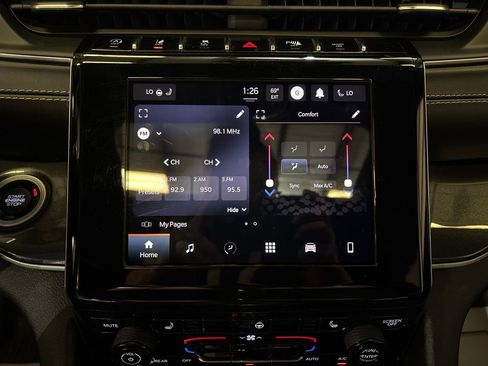 Used 2023 Jeep Grand Cherokee L Laredo image 27